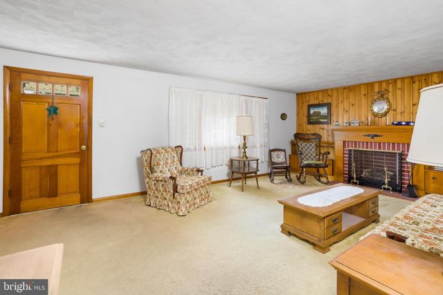 32 HARTMAN DR, Hamilton, NJ 08690