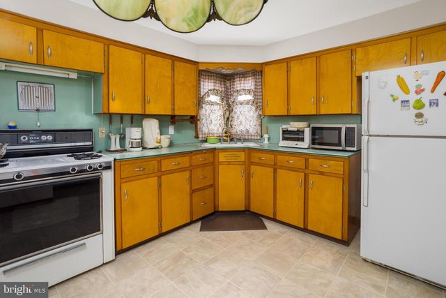 32 HARTMAN DR, Hamilton, NJ 08690