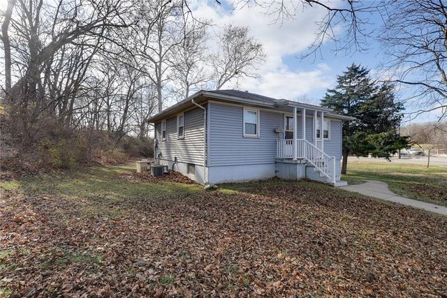11203 E Putnam Street, Sugar Creek, MO 64054