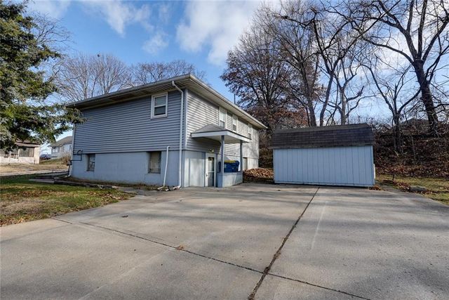 11203 E Putnam Street, Sugar Creek, MO 64054