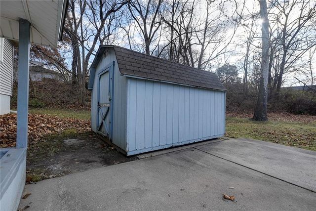 11203 E Putnam Street, Sugar Creek, MO 64054