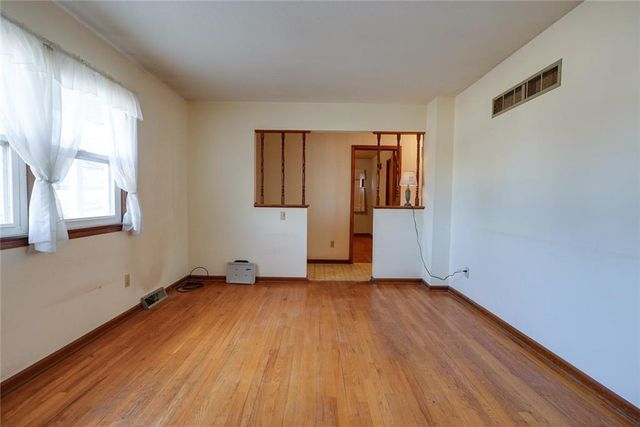 11203 E Putnam Street, Sugar Creek, MO 64054