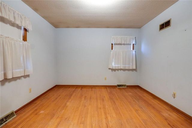 11203 E Putnam Street, Sugar Creek, MO 64054