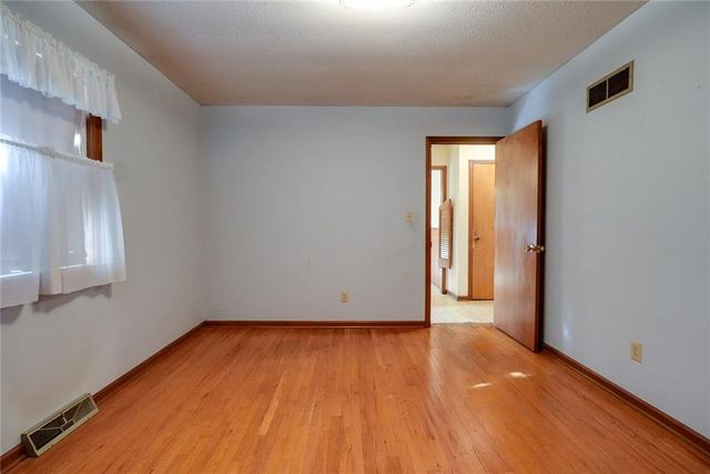 11203 E Putnam Street, Sugar Creek, MO 64054