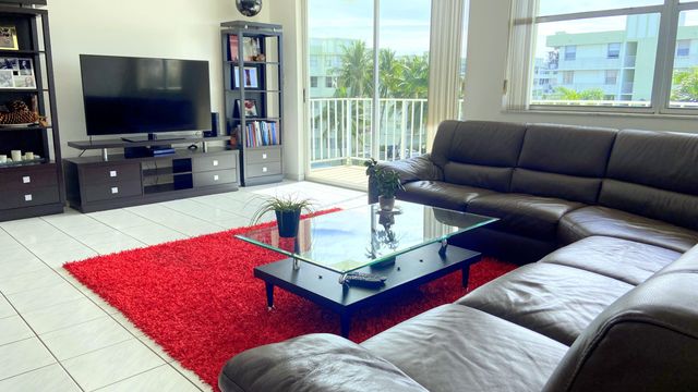 16546 NE 26 Avenue 5J, North Miami Beach, FL 33160