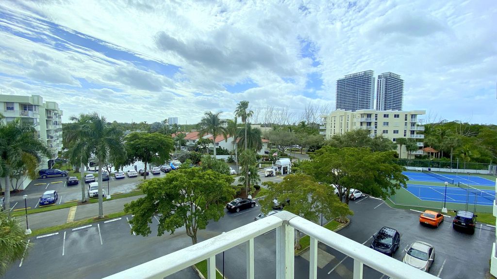 16546 NE 26 Avenue 5J, North Miami Beach, FL 33160