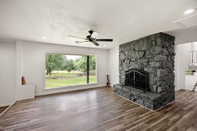 1878 Paradise Acres Road, Russellville, AR 72802