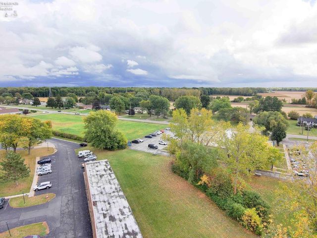 1305 S Lake Wilmer Dr Apt 207, Sandusky, OH 44870