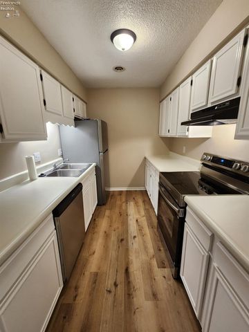 1305 S Lake Wilmer Dr Apt 207, Sandusky, OH 44870