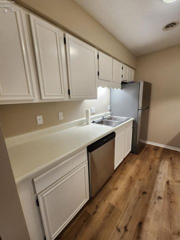 1305 S Lake Wilmer Dr Apt 207, Sandusky, OH 44870