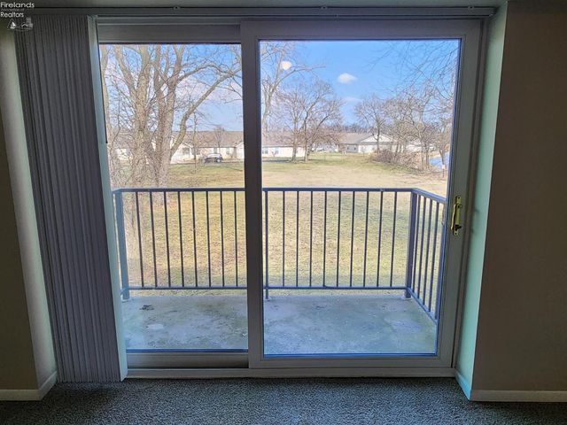 1305 S Lake Wilmer Dr Apt 207, Sandusky, OH 44870