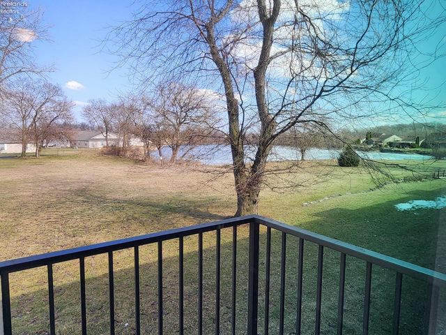 1305 S Lake Wilmer Dr Apt 207, Sandusky, OH 44870