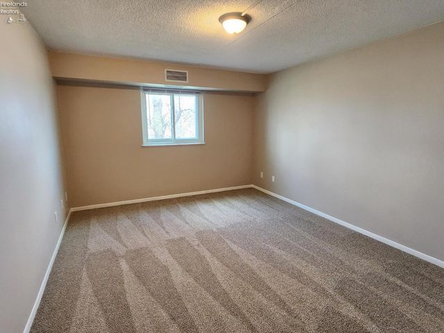 1305 S Lake Wilmer Dr Apt 207, Sandusky, OH 44870