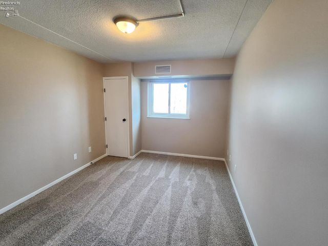 1305 S Lake Wilmer Dr Apt 207, Sandusky, OH 44870