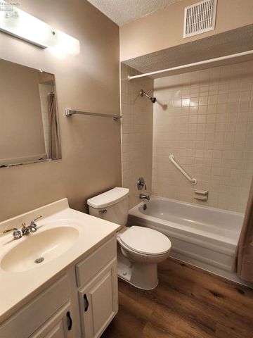 1305 S Lake Wilmer Dr Apt 207, Sandusky, OH 44870