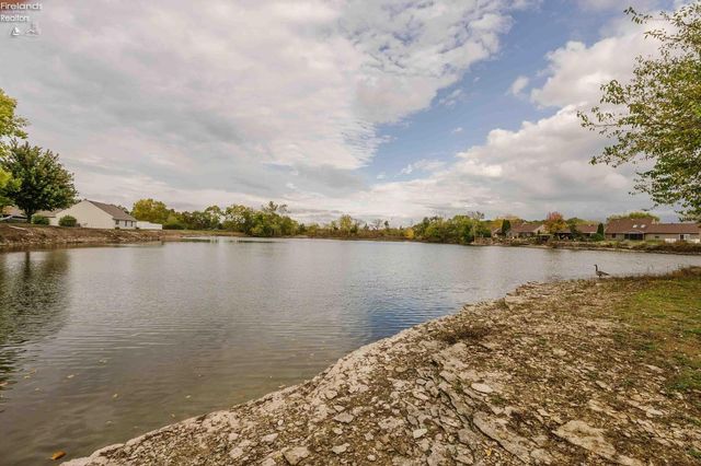 1305 S Lake Wilmer Dr Apt 207, Sandusky, OH 44870