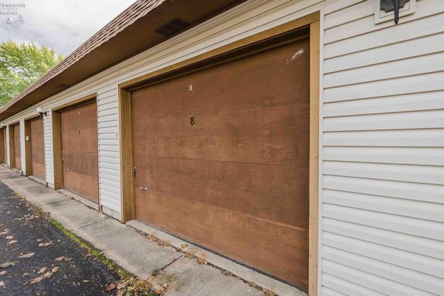 1305 S Lake Wilmer Dr Apt 207, Sandusky, OH 44870