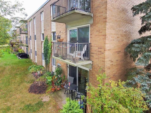 1305 S Lake Wilmer Dr Apt 207, Sandusky, OH 44870