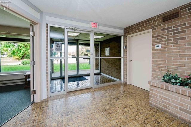 1305 S Lake Wilmer Dr Apt 207, Sandusky, OH 44870