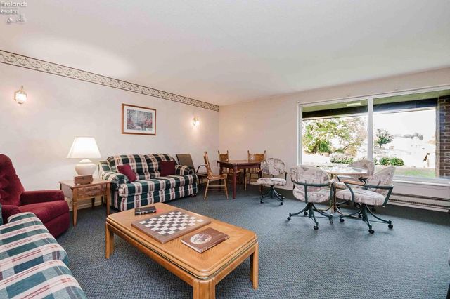 1305 S Lake Wilmer Dr Apt 207, Sandusky, OH 44870