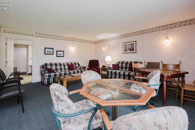 1305 S Lake Wilmer Dr Apt 207, Sandusky, OH 44870