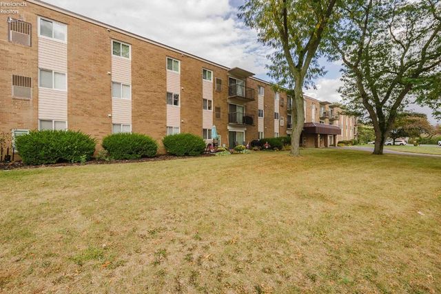 1305 S Lake Wilmer Dr Apt 207, Sandusky, OH 44870