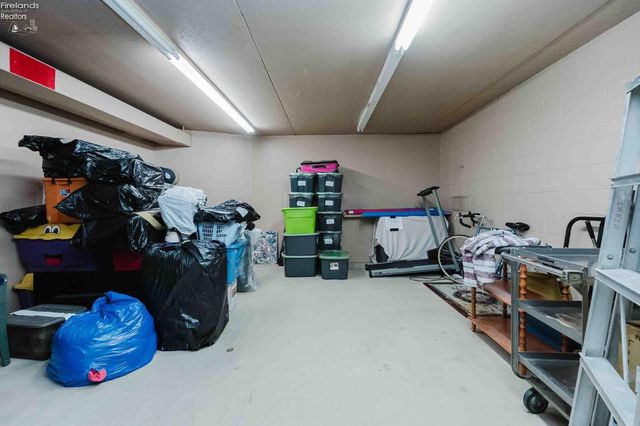 1305 S Lake Wilmer Dr Apt 207, Sandusky, OH 44870