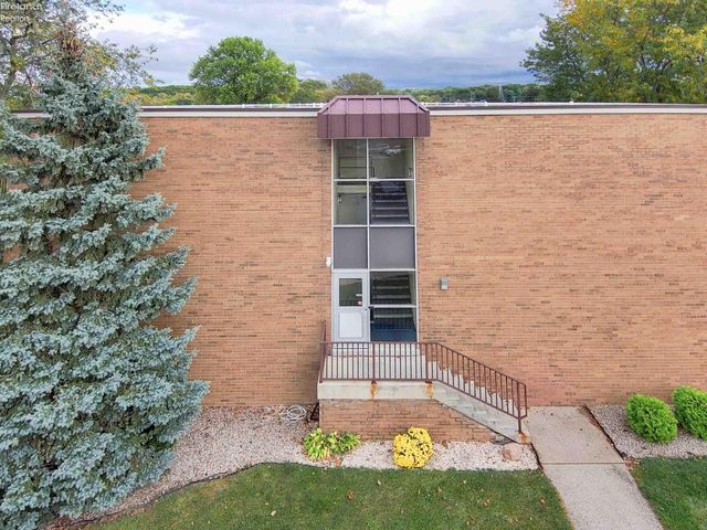 1305 S Lake Wilmer Dr Apt 207, Sandusky, OH 44870