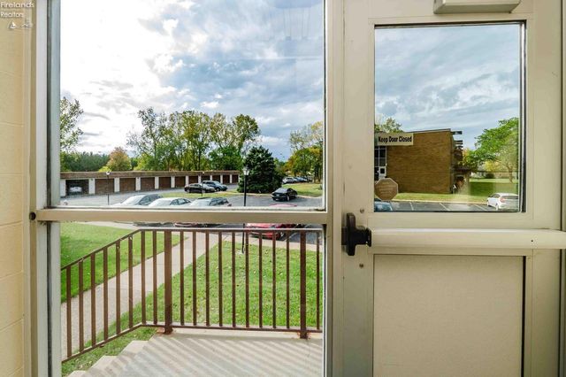 1305 S Lake Wilmer Dr Apt 207, Sandusky, OH 44870