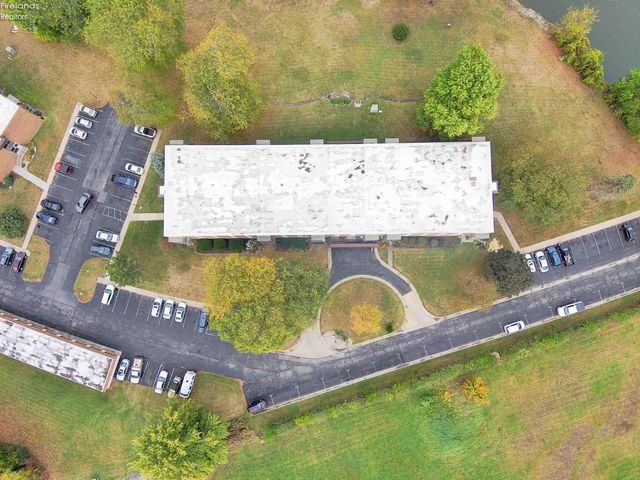 1305 S Lake Wilmer Dr Apt 207, Sandusky, OH 44870