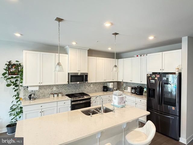 256 CHASE DR, Downingtown, PA 19335