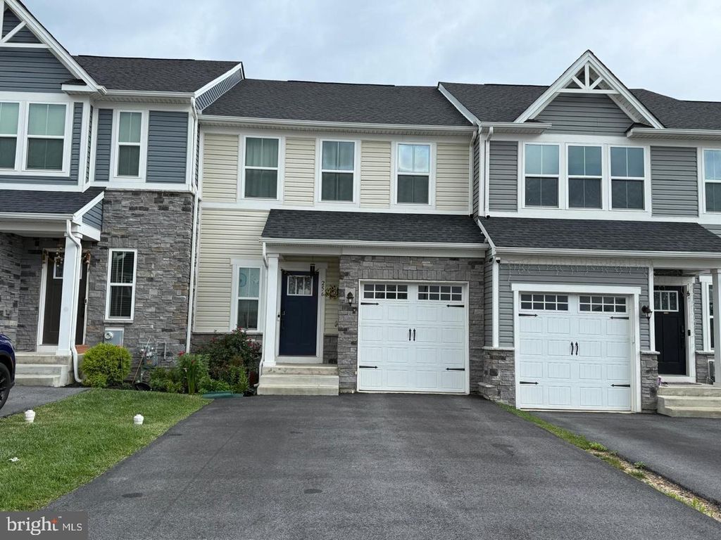 256 CHASE DR, Downingtown, PA 19335