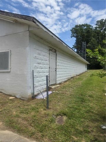 127 College Street, Thomasville, NC 27360