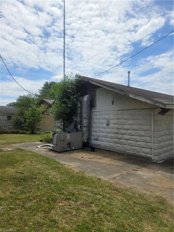 127 College Street, Thomasville, NC 27360