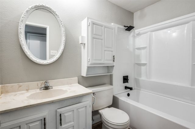 1804 Clear Creek Lane, Carrollton, TX 75007