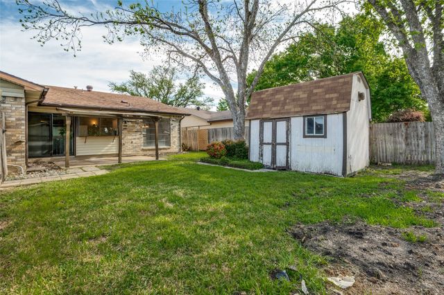1804 Clear Creek Lane, Carrollton, TX 75007