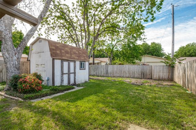 1804 Clear Creek Lane, Carrollton, TX 75007