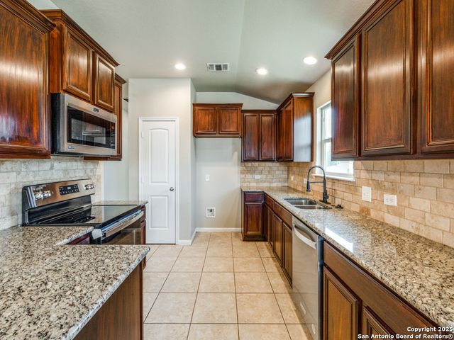 767 Spectrum Dr., New Braunfels, TX 78130