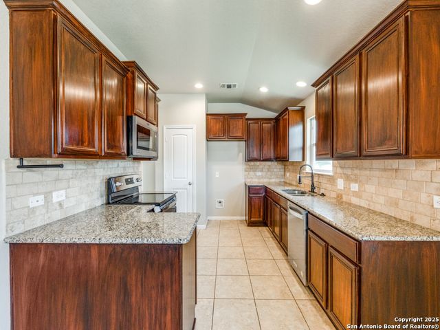 767 Spectrum Dr., New Braunfels, TX 78130