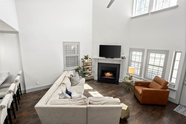 3816 W 7TH Street, Fort Worth, TX 76107