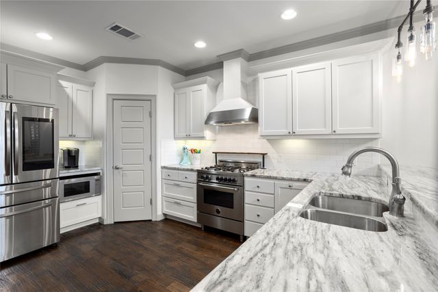 3816 W 7TH Street, Fort Worth, TX 76107