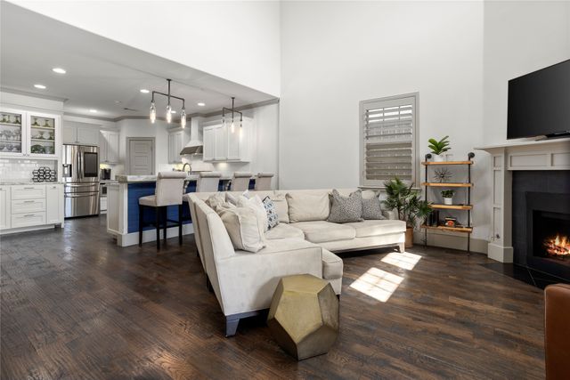 3816 W 7TH Street, Fort Worth, TX 76107