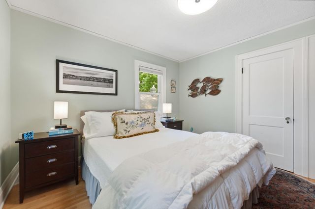 2166 Palace Avenue, Saint Paul, MN 55105