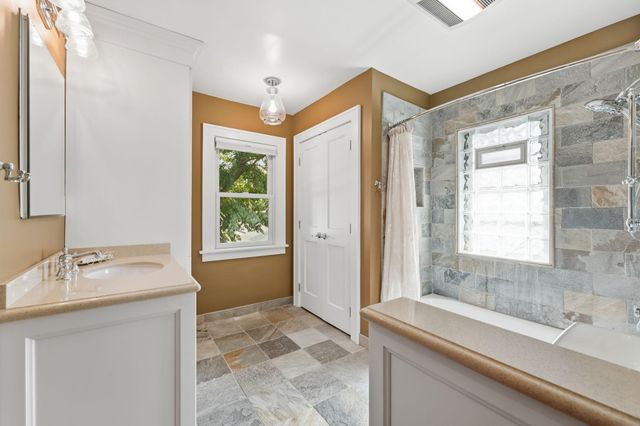 2166 Palace Avenue, Saint Paul, MN 55105