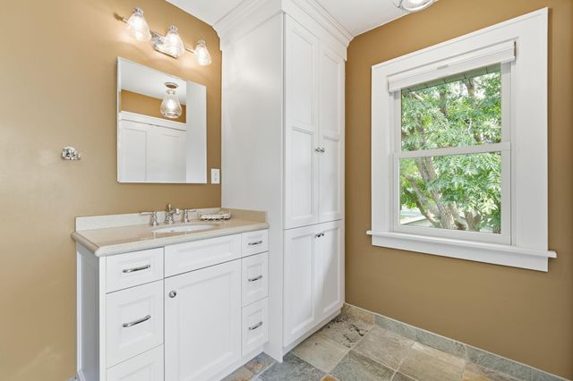 2166 Palace Avenue, Saint Paul, MN 55105