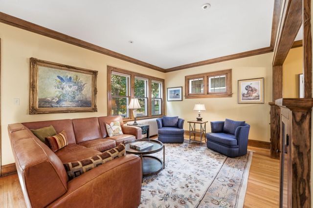 2166 Palace Avenue, Saint Paul, MN 55105