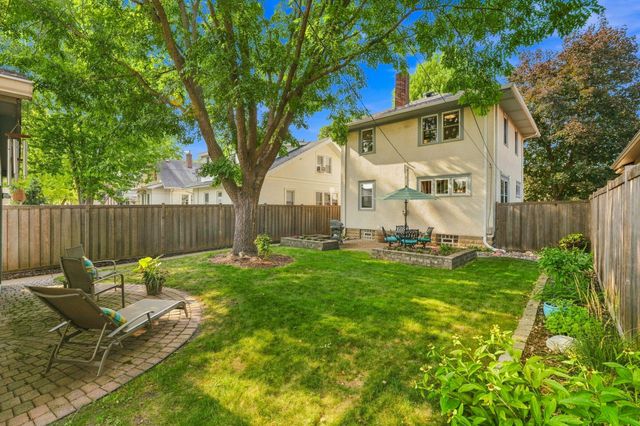2166 Palace Avenue, Saint Paul, MN 55105
