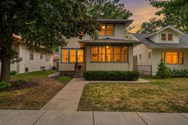 2166 Palace Avenue, Saint Paul, MN 55105