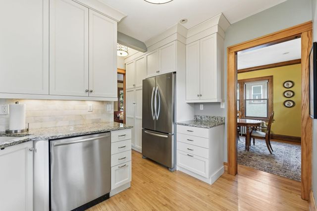 2166 Palace Avenue, Saint Paul, MN 55105