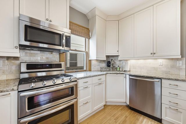 2166 Palace Avenue, Saint Paul, MN 55105